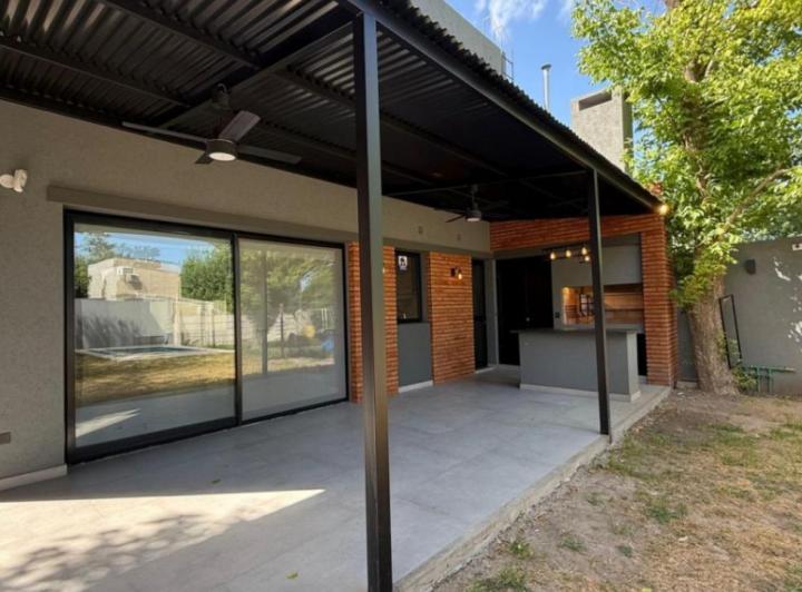 Casa en  Barrio Cerrado en Bella Vista 3