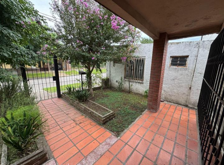 Casa 4 ambientes en San Miguel 2