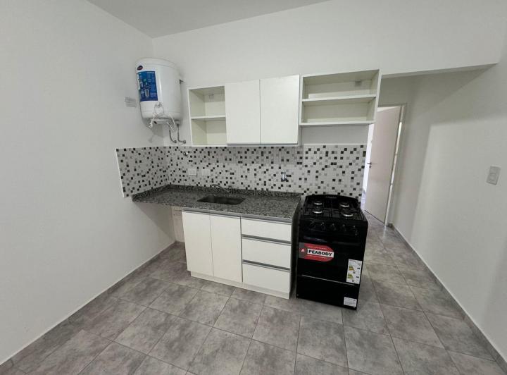Departamento 2 ambientes en Jose C Paz 3