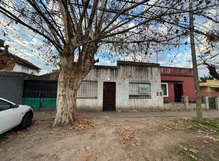 Propiedad con 2 Departamentos de 2 Amb. en Venta en San Miguel 1