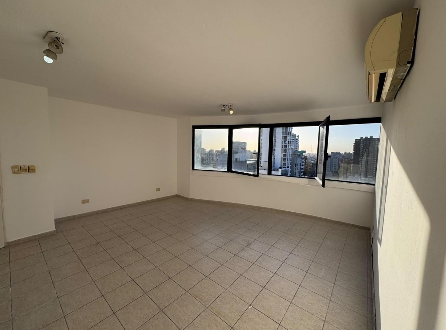 Foto de Alquiler Departamento 4 Ambientes Edificio IBIZA II, imagen 1