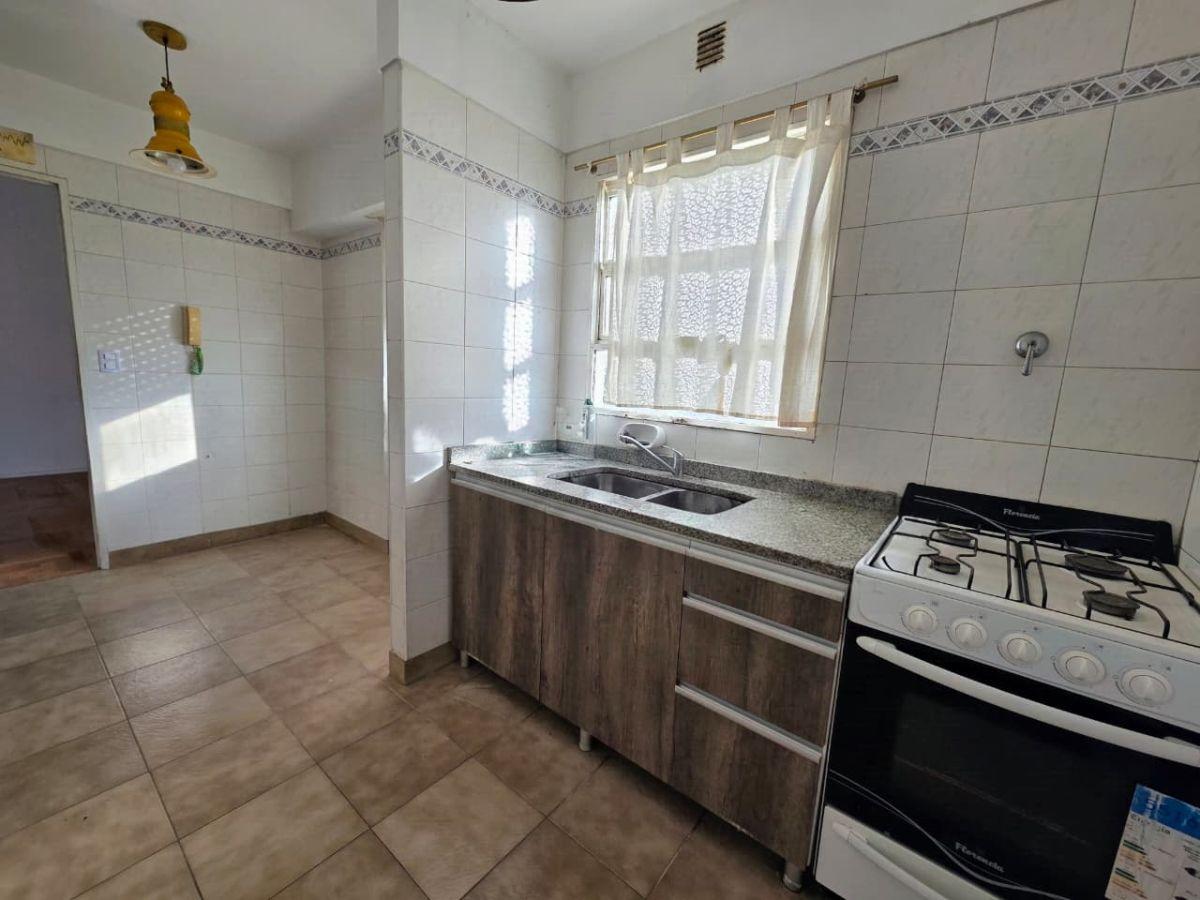 Foto de Alquiler de Excelente y Amplio 2 Ambientes en Caballito | Balcón, imagen 2