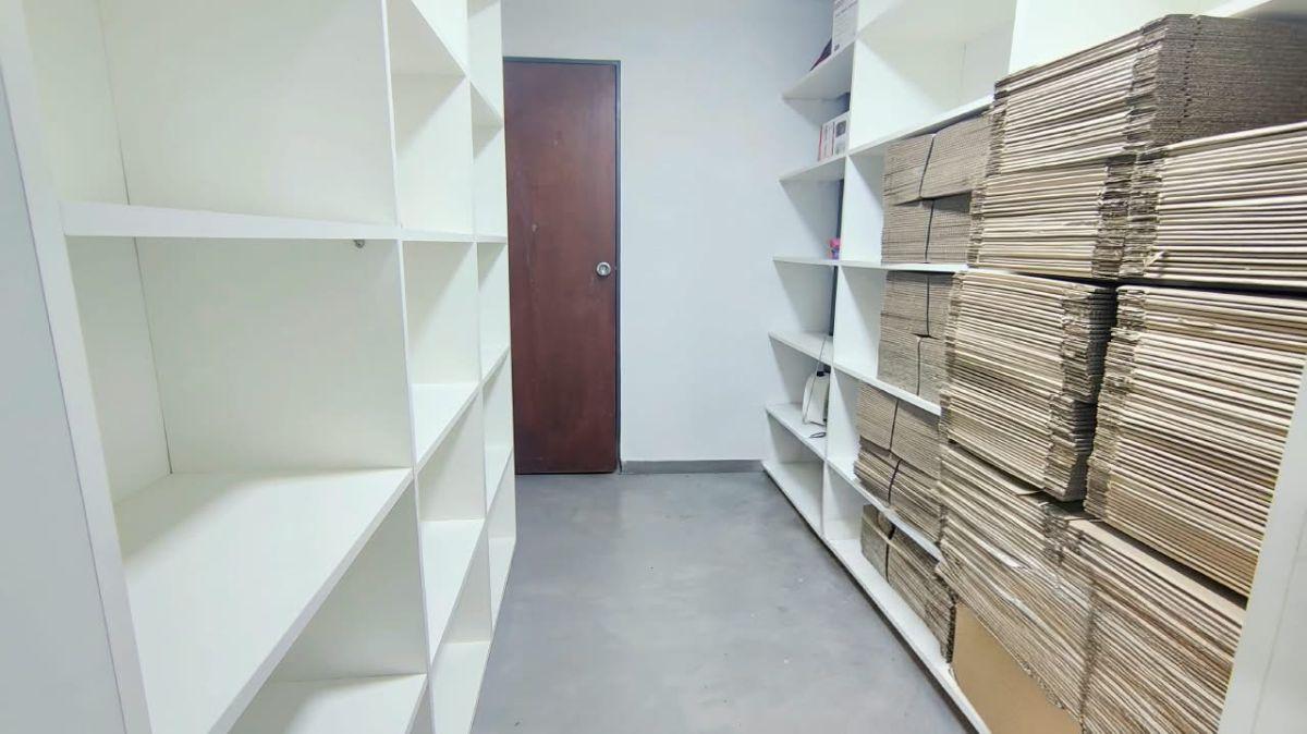 Foto de ALQUILER LOCAL COMERCIAL VENTA ROPA DEPORTIVA, imagen 2