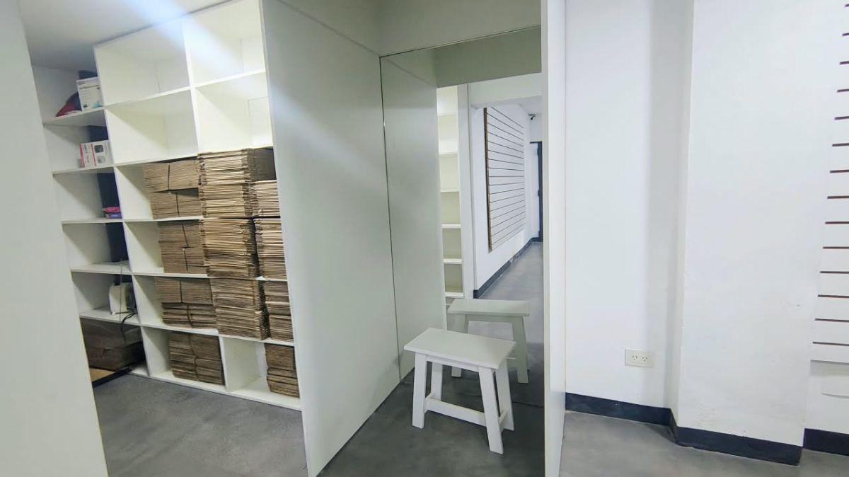 Foto de ALQUILER LOCAL COMERCIAL VENTA ROPA DEPORTIVA, imagen 3