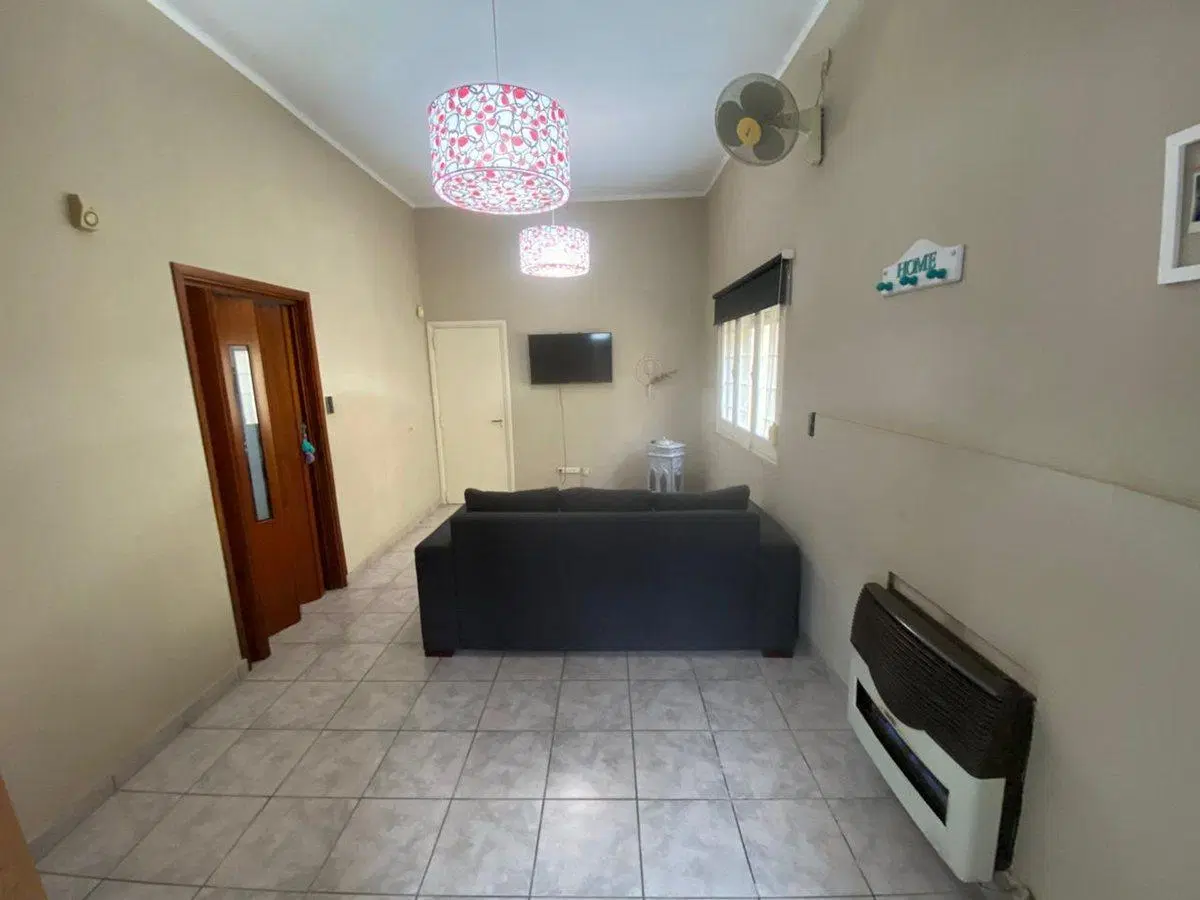 VENTA CASA 4 DORMITORIOS MAS DEPTO. 3