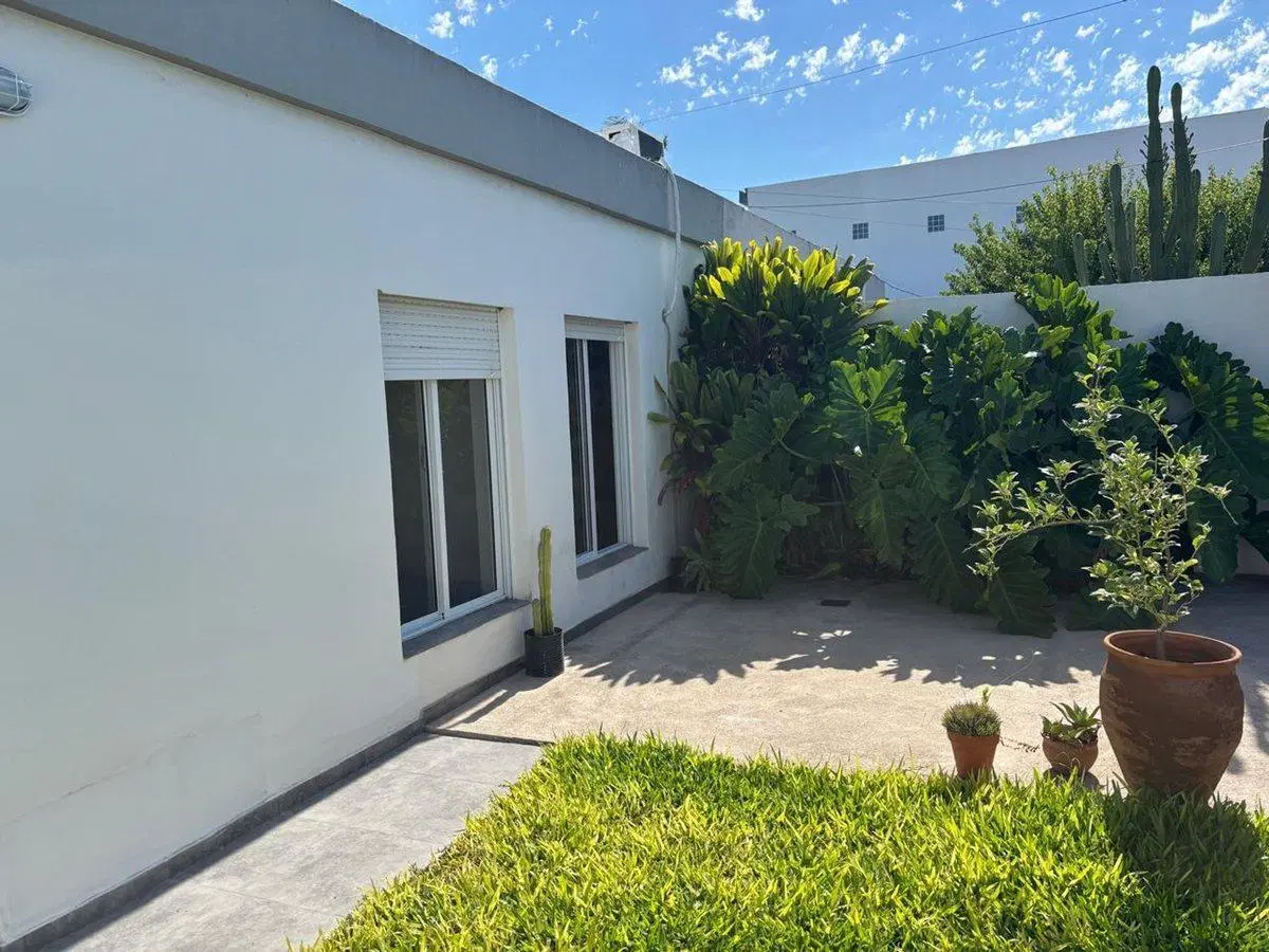 VENDO CASA 3 DORMITORIOS CON GARAGE DOBLE 4