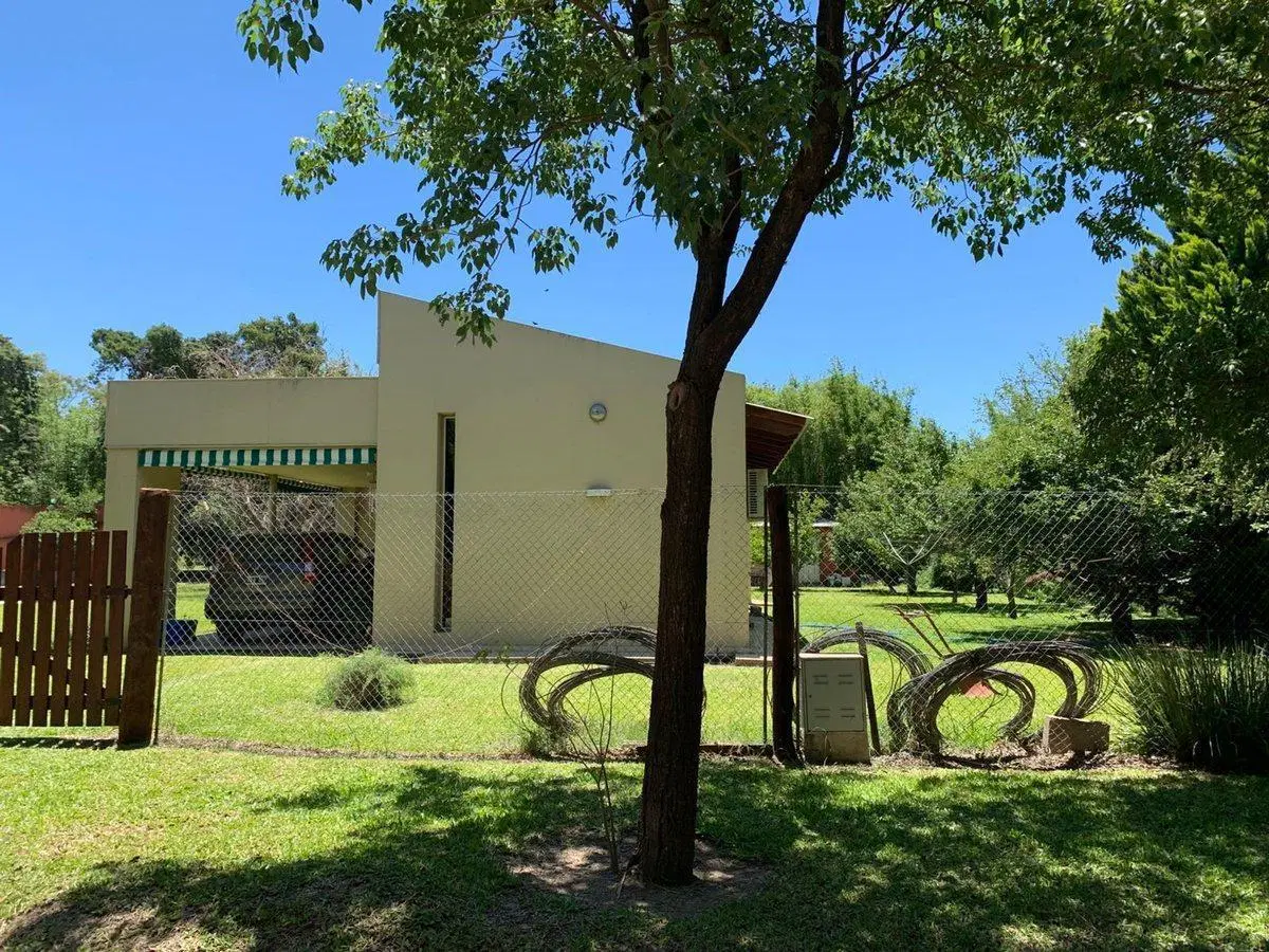 CASA EN VENTA 2 DORMITORIOS EN CAMPO CHICO. 3