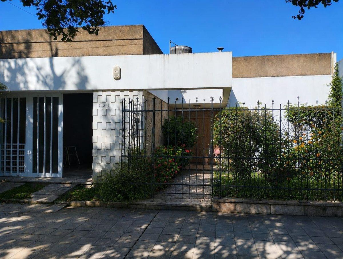 VENTA CASA, 3 HABITACIONES, BARRIO ITURRASPE