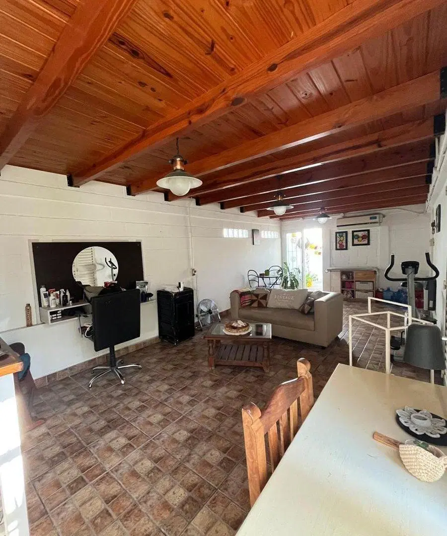 VENTA CASA 3 DORMITORIOS CON QUINCHO Y PILETA 5