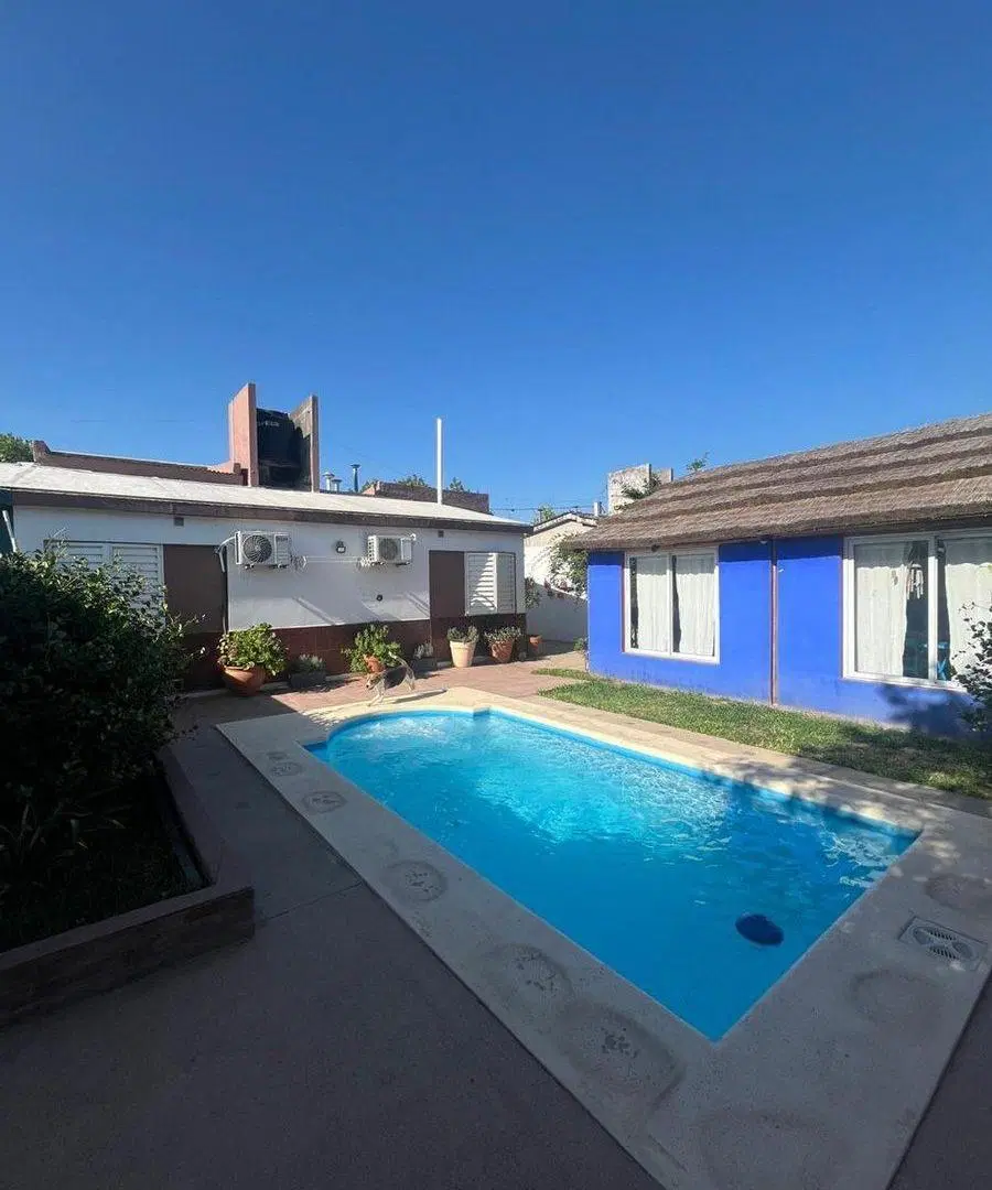 VENTA CASA 3 DORMITORIOS CON QUINCHO Y PILETA 2