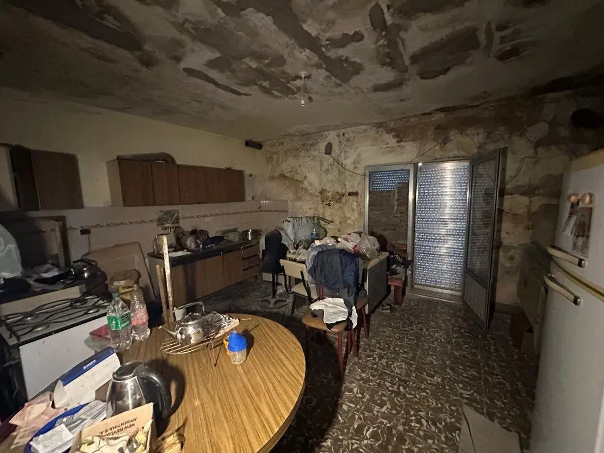 Venta casa a refaccionar en esquina 2