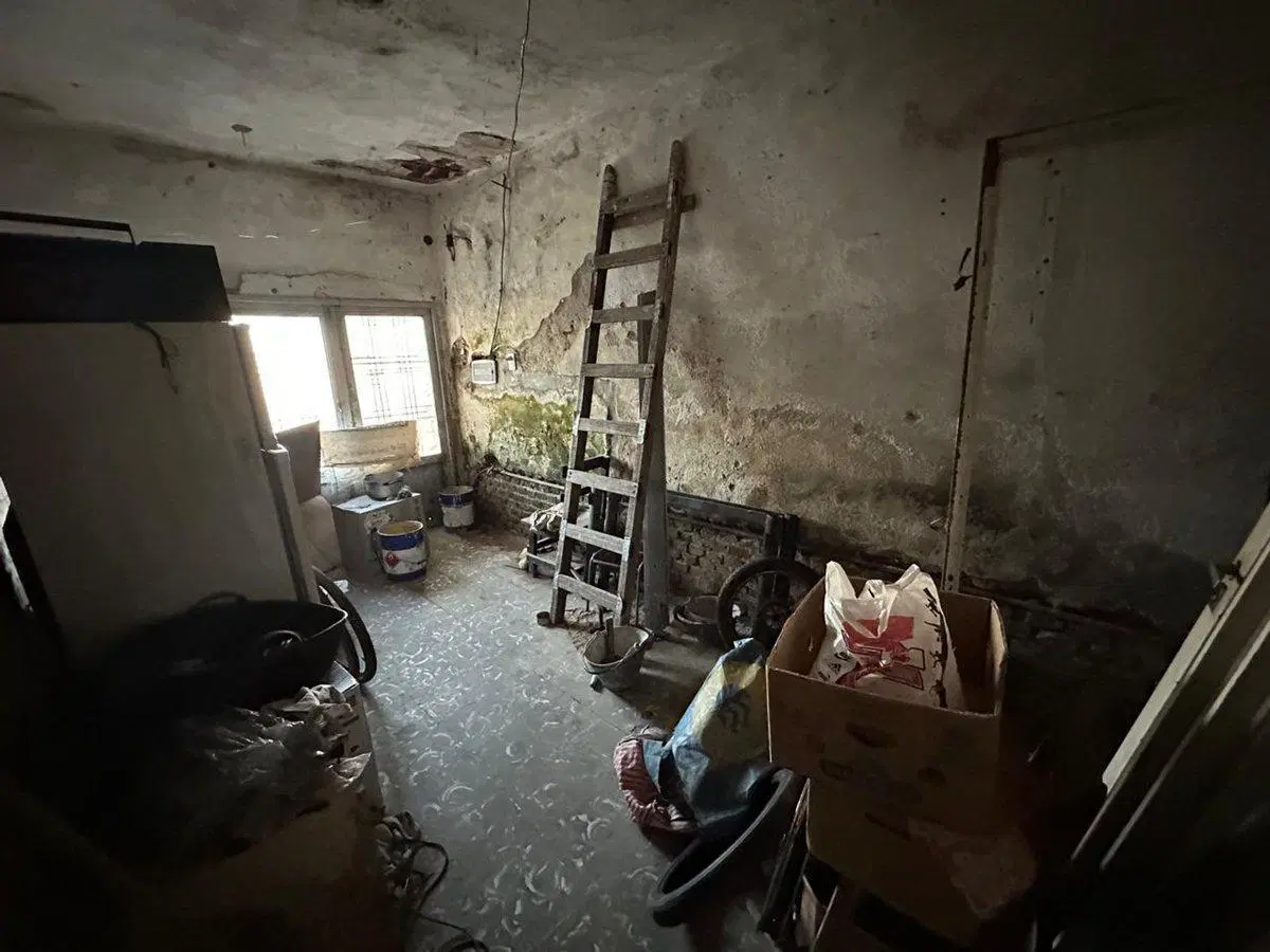 Venta casa a refaccionar en esquina 4