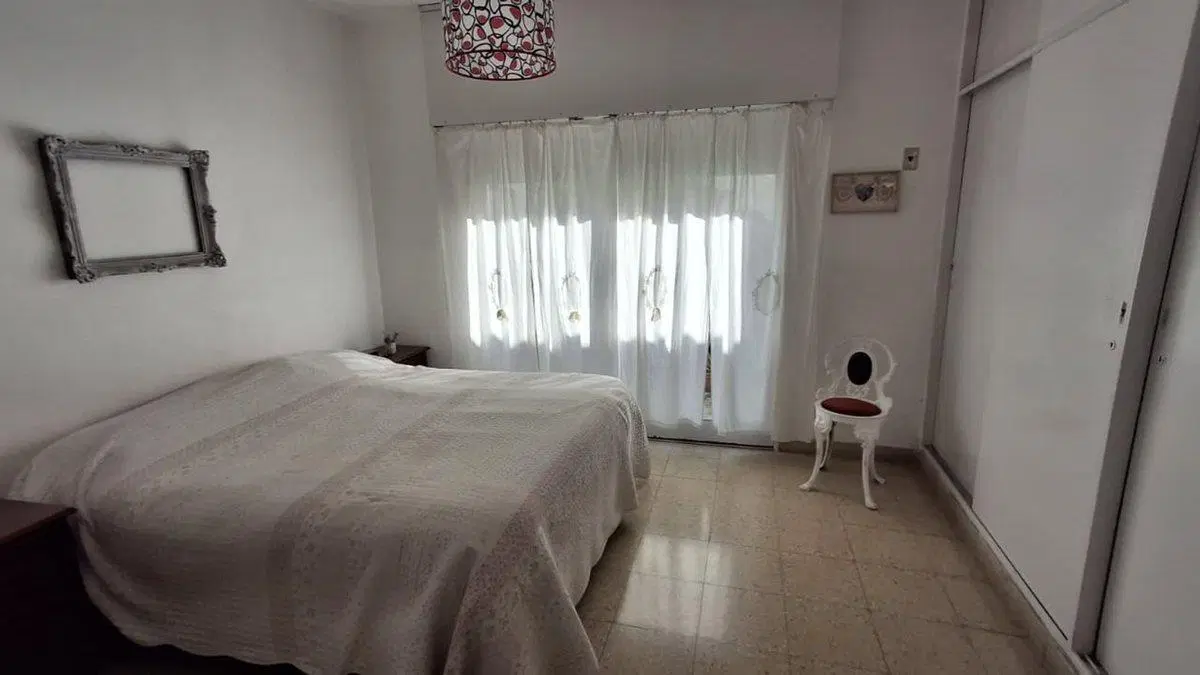 VENTA CASA (DOS PROPIEDADES INDIVIDUALES ) B. ROCA 2