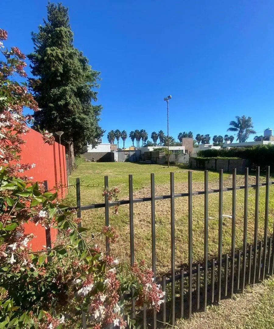 SE VENDE TERRENO EN ESQUINA B° ALTOS del PRADO 5