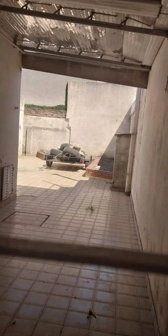 CASA EN VENTA, 3 DORMITORIOS EN BARRIO ITURRASPE 4