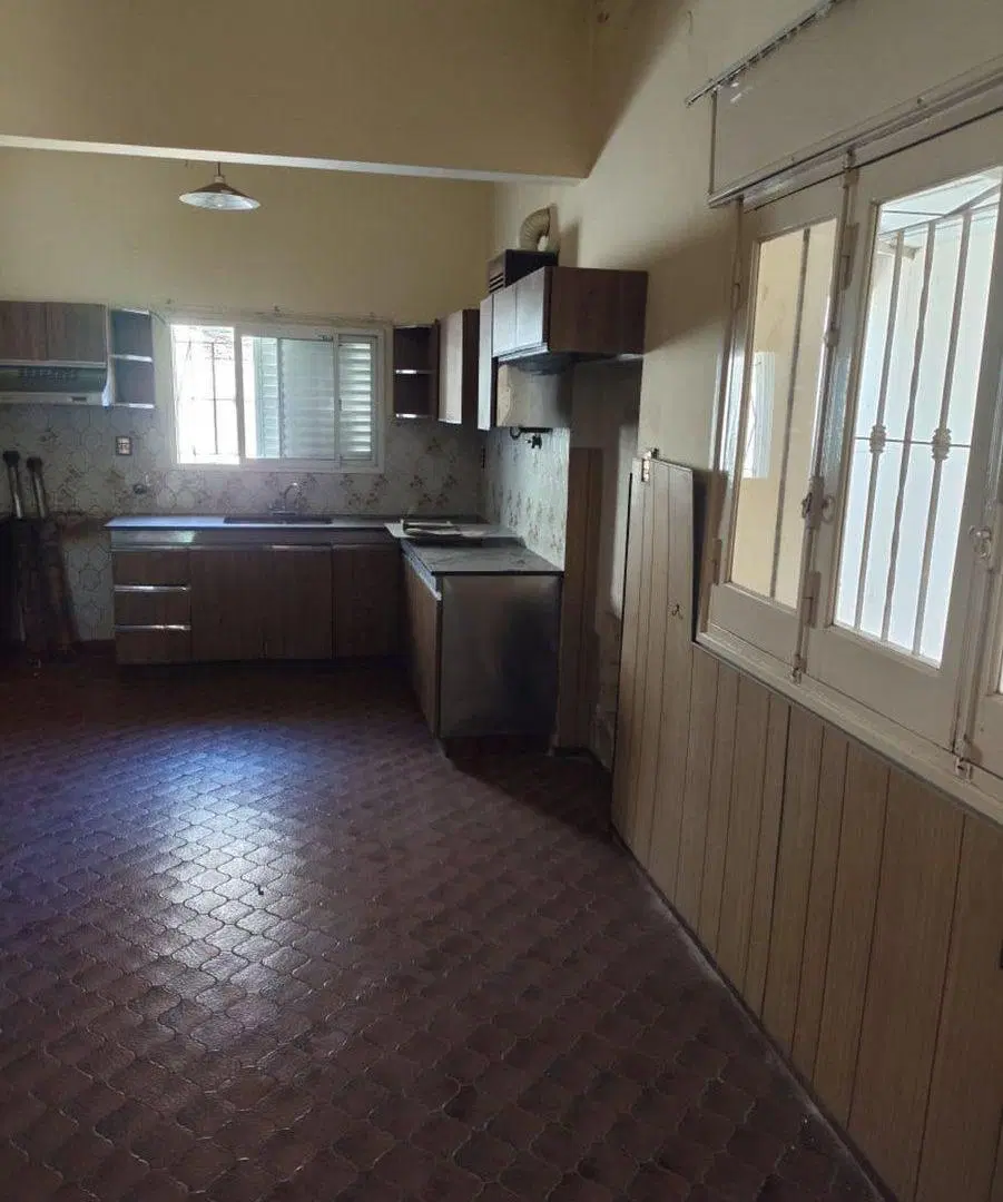 CASA EN VENTA, 3 DORMITORIOS EN BARRIO ITURRASPE 5