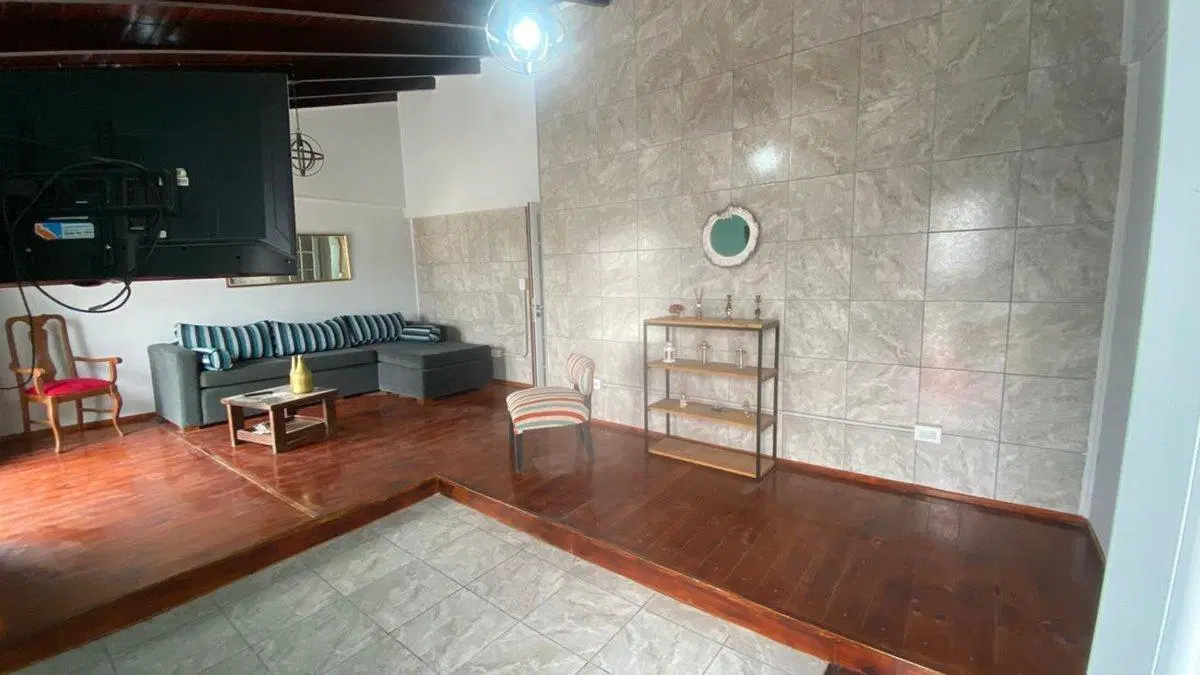 VENTA CASA 4 DORMITORIOS MAS DEPTO. 5