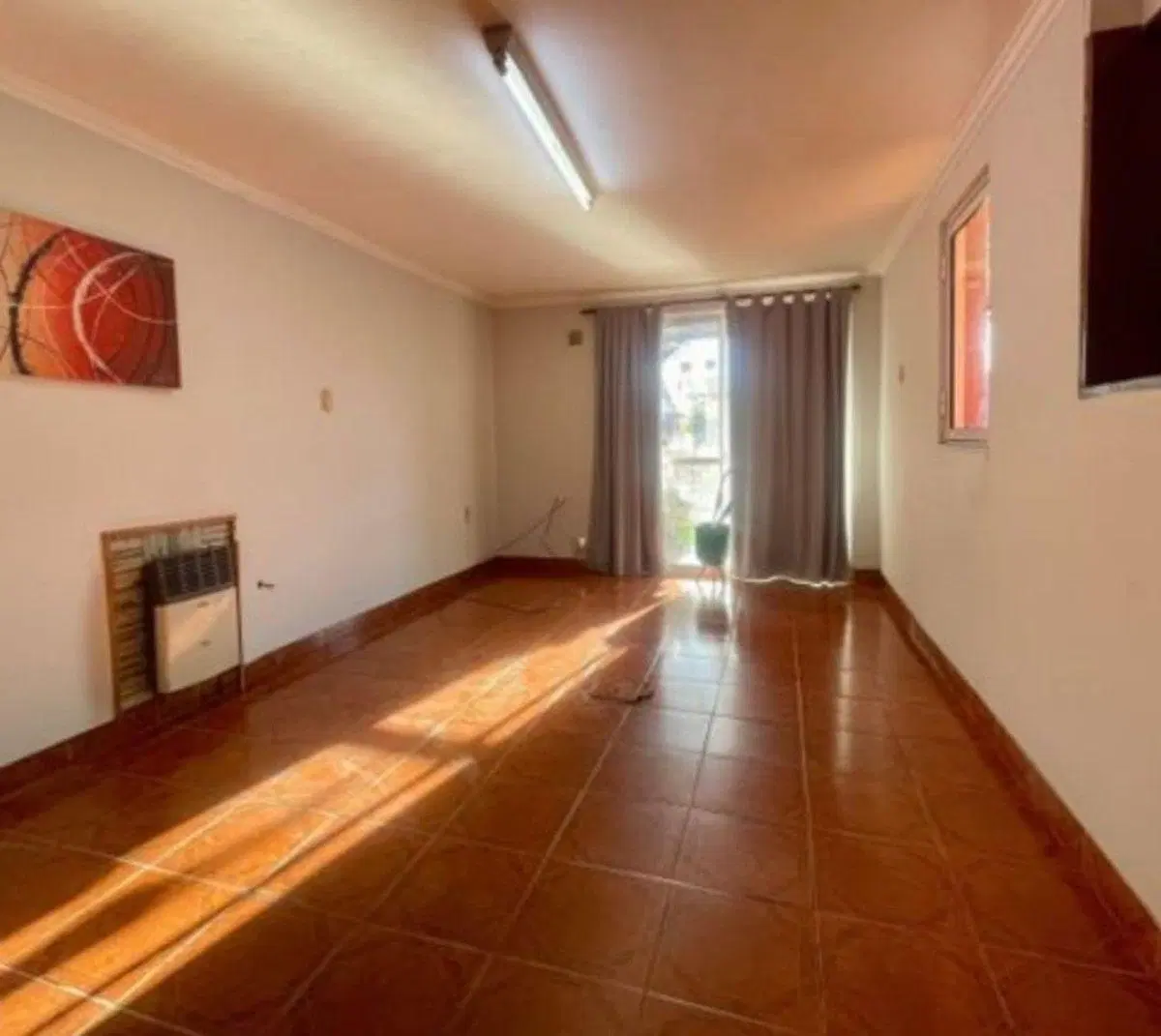 CASA EN VENTA 2 DORMITORIOS EN BARRIO BOUCHARD. 2
