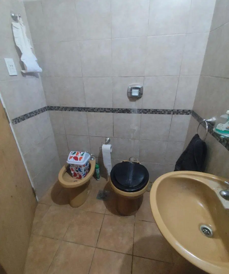 CASA,  3 DORMITORIOS EN BARRIO VELEZ SARSFIELD. 4