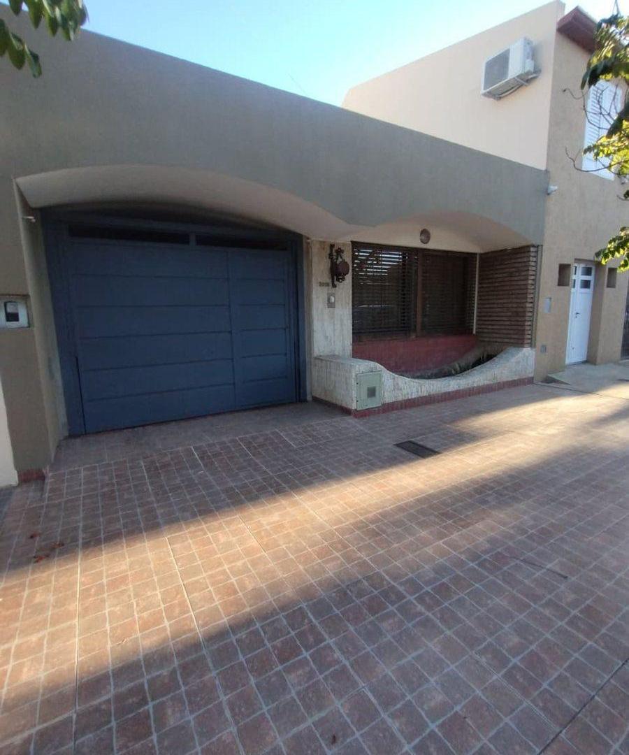 CASA EN VENTA,  3 DORMITORIOS EN BARRIO CATEDRAL.