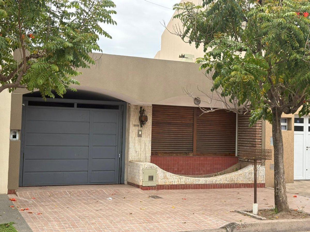 Foto de CASA EN VENTA, 3 DORMITORIOS EN BARRIO CATEDRAL., imagen 4