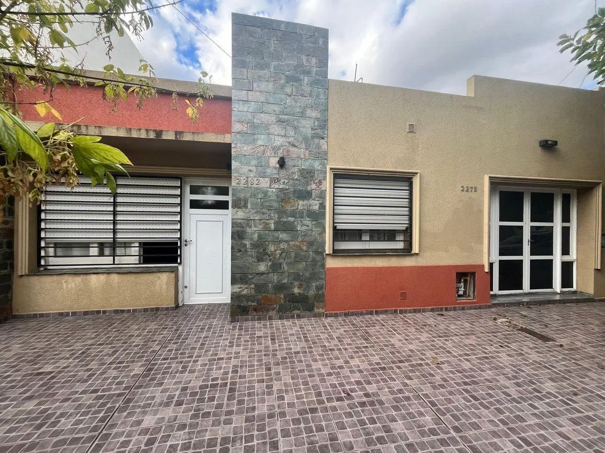 SE VENDE CASA EN BARRIO CATEDRAL 3