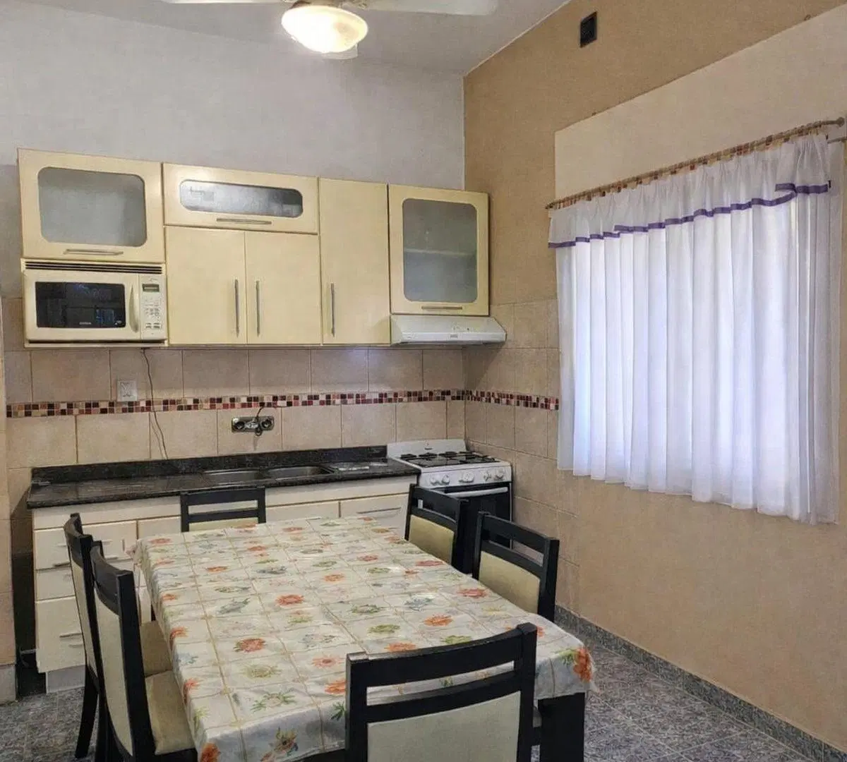 SE VENDE CASA EN BARRIO CATEDRAL 4