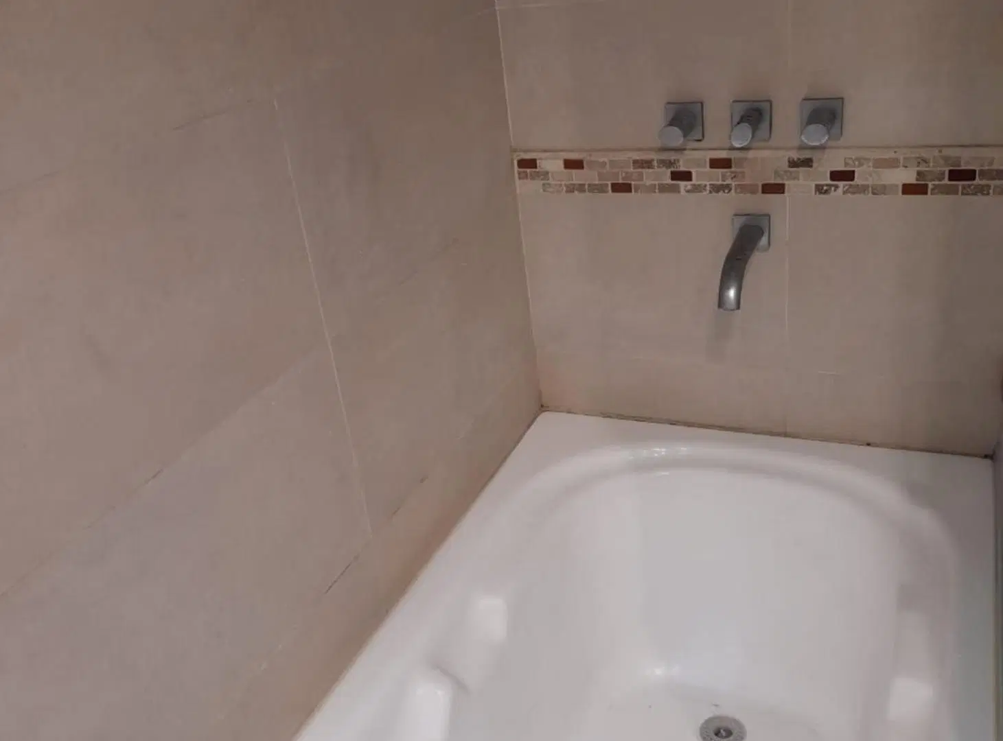EN VENTA CASA 2 HABITACIONES BARRIO CONSOLATA 8