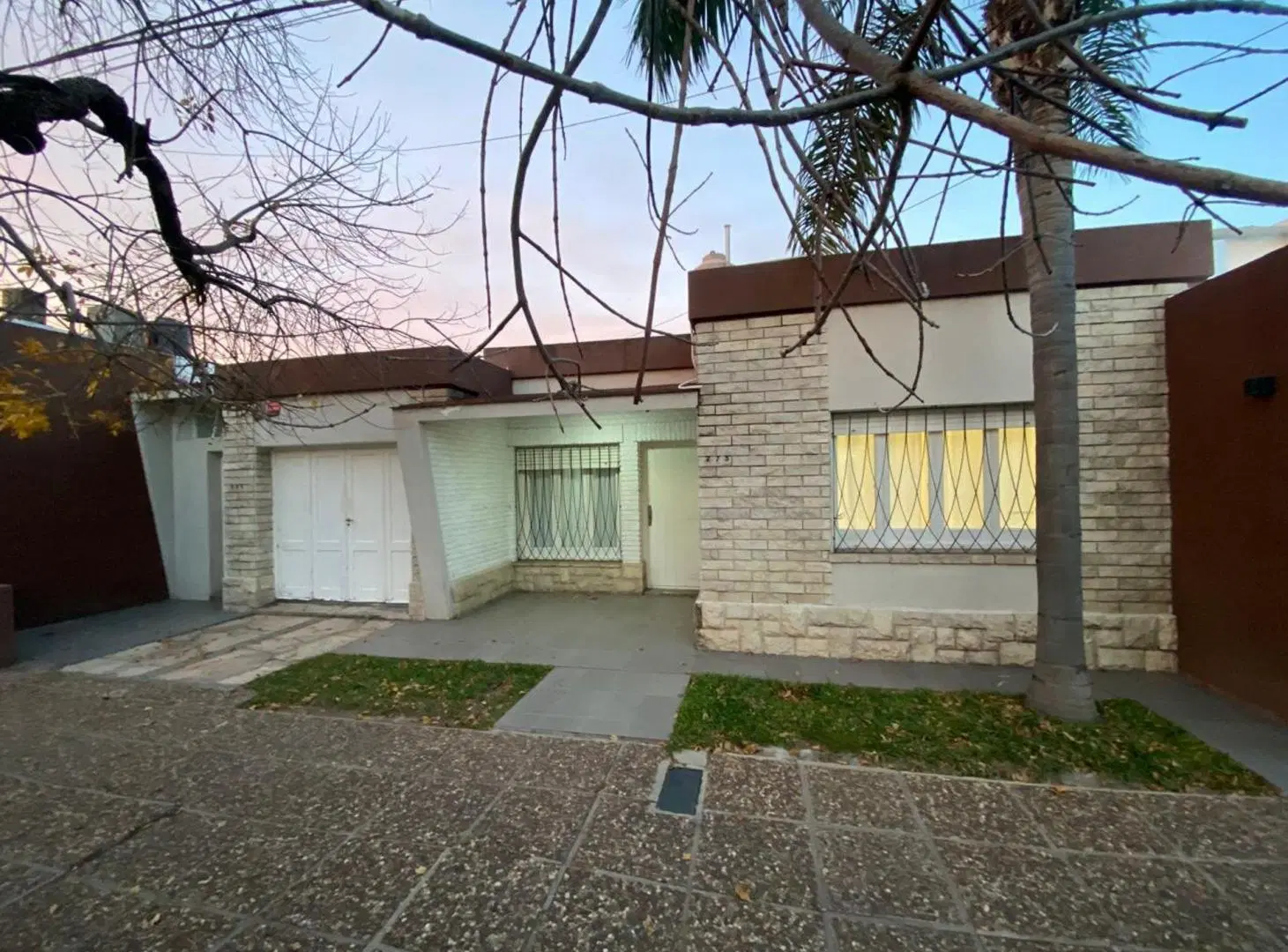 EN VENTA CASA 2 HABITACIONES BARRIO CONSOLATA 5