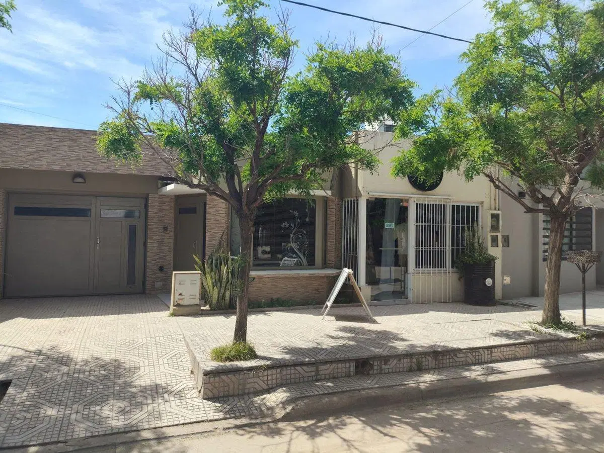 VENTA CASA 3 DORMITORIOS MAS SALON COMERCIAL. 5