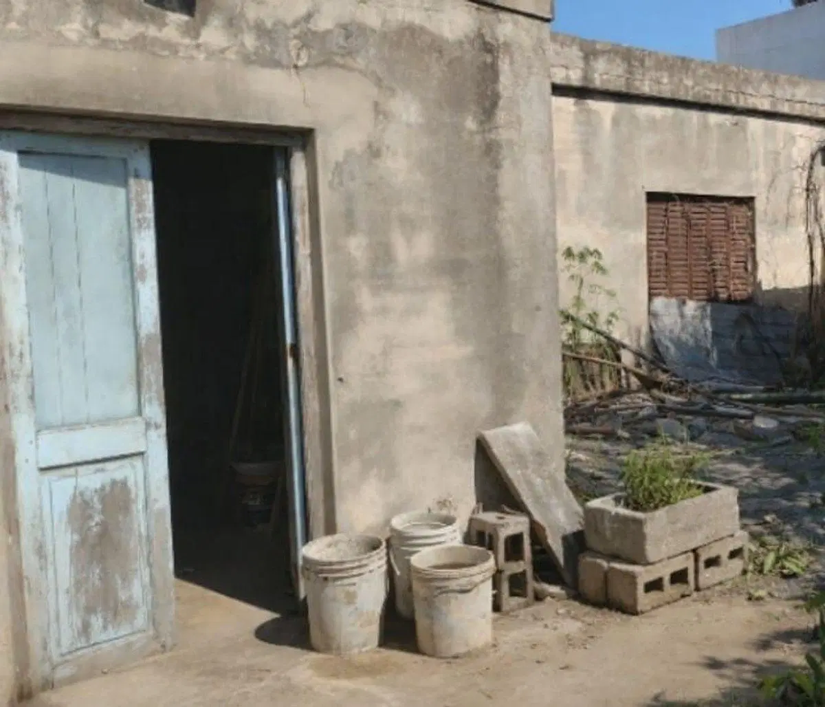 VENTA CASA CON 3 HABITACIONES BARRIO ROCA 5