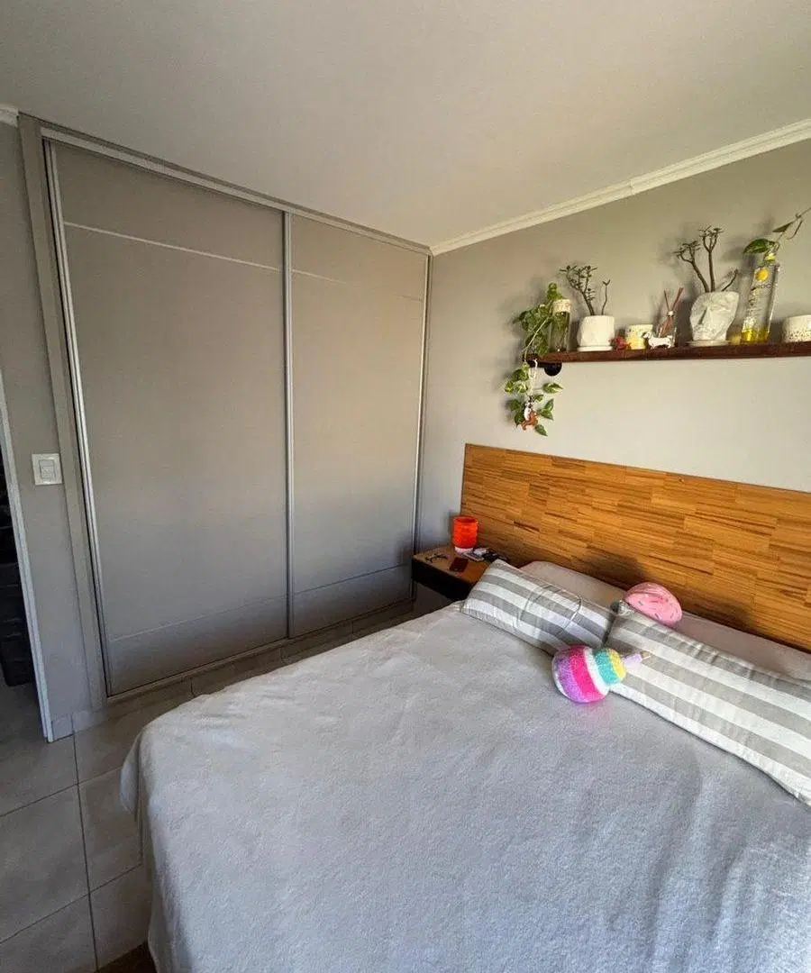 VENDO CASA 3 DORMITORIOS CON GARAGE DOBLE 5