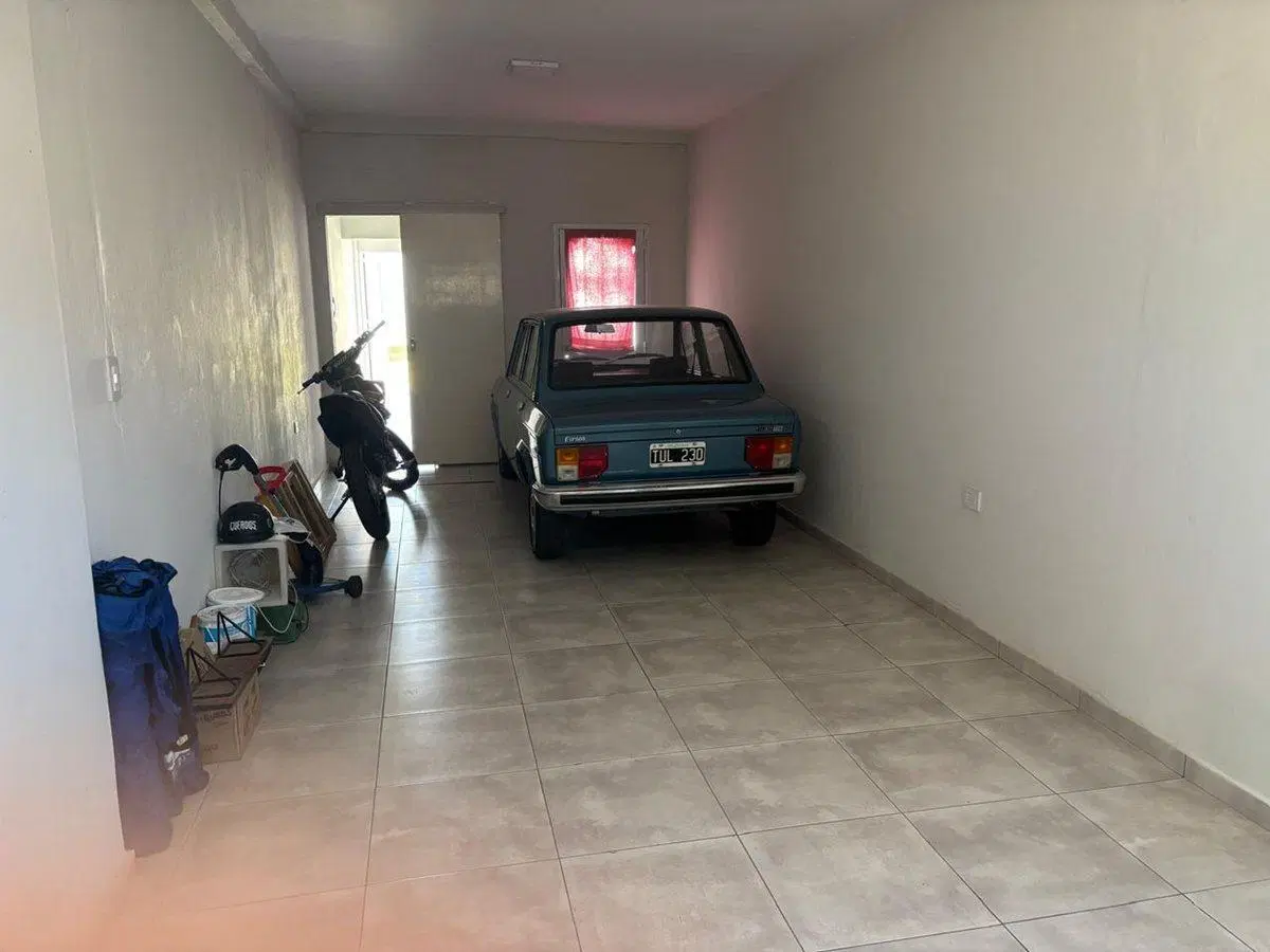 VENDO CASA 3 DORMITORIOS CON GARAGE DOBLE 2
