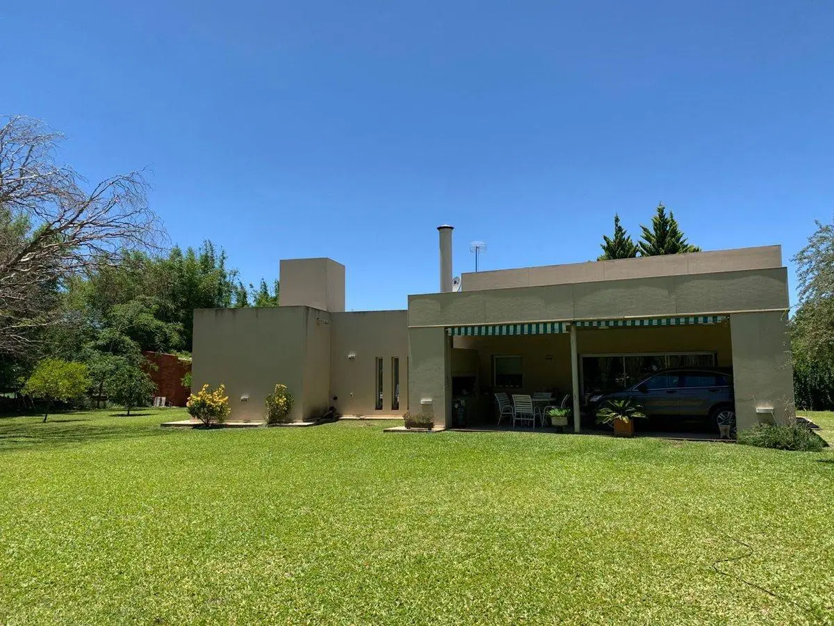 CASA EN VENTA 2 DORMITORIOS EN CAMPO CHICO. 2