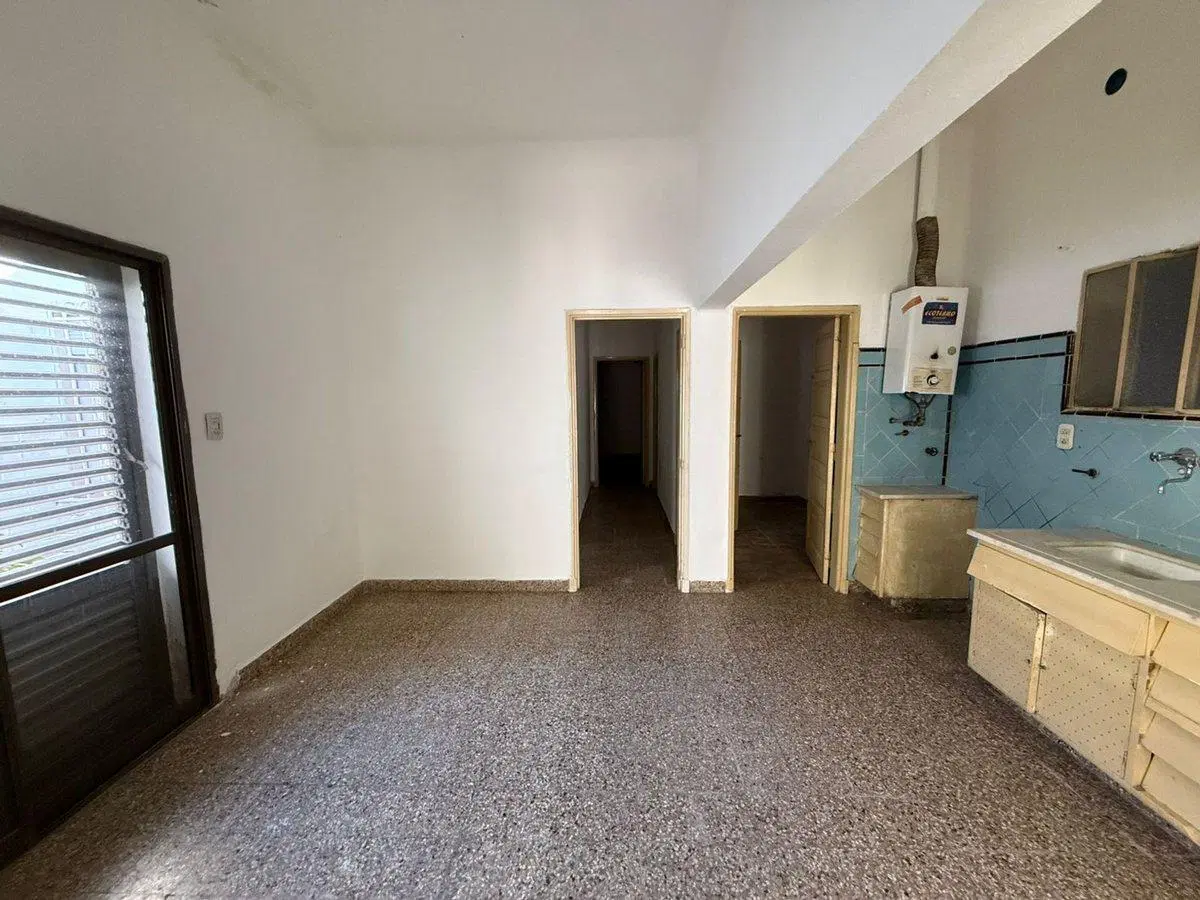 VENTA CASA, 2 DORMITORIOS, BARRIO ITURRASPE! 3