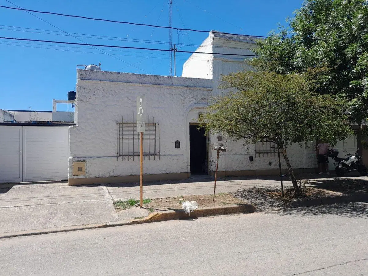 VENTA CASA 2 DORMITORIOS BARRIO CATEDRAL 3