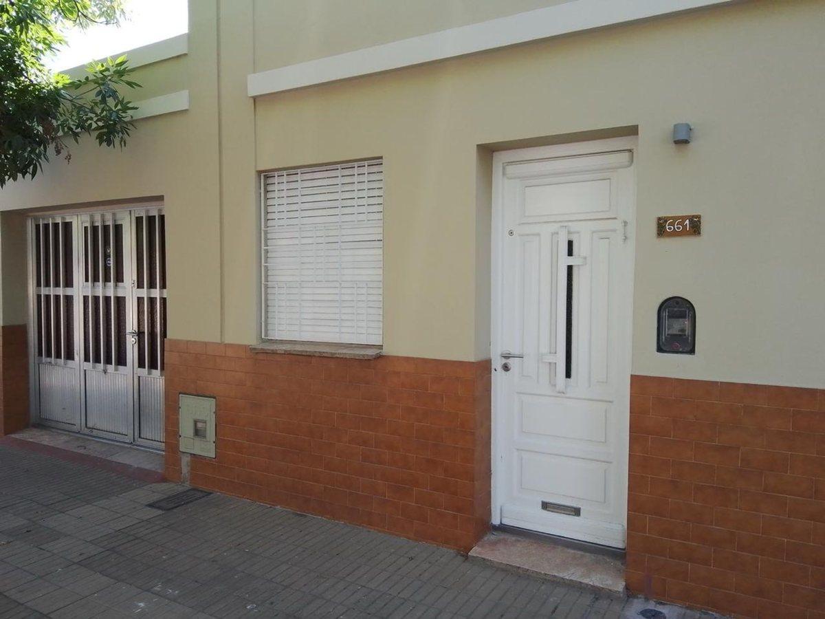 CASA, 2 DORMITORIOS EN BARRIO CATEDRAL!!