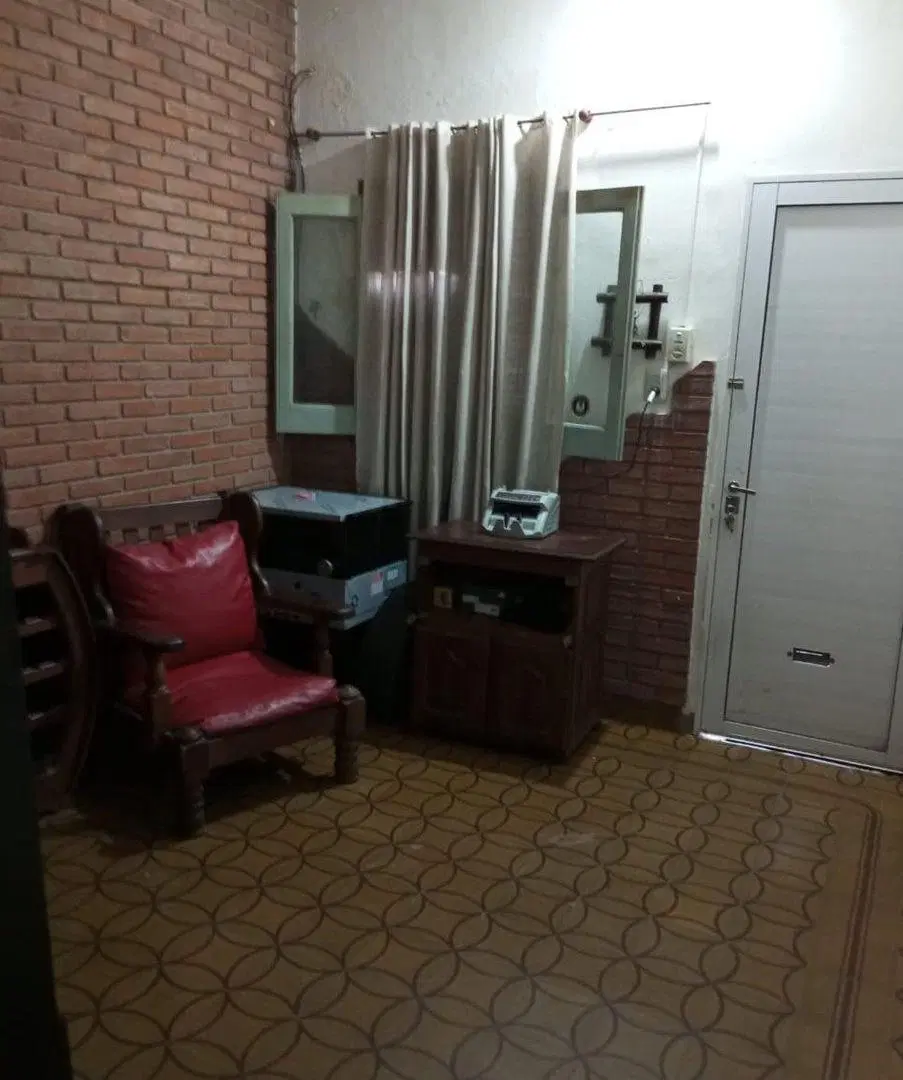 CASA EN VENTA 3 DORMITORIOS EN BARRIO ROCA. 4