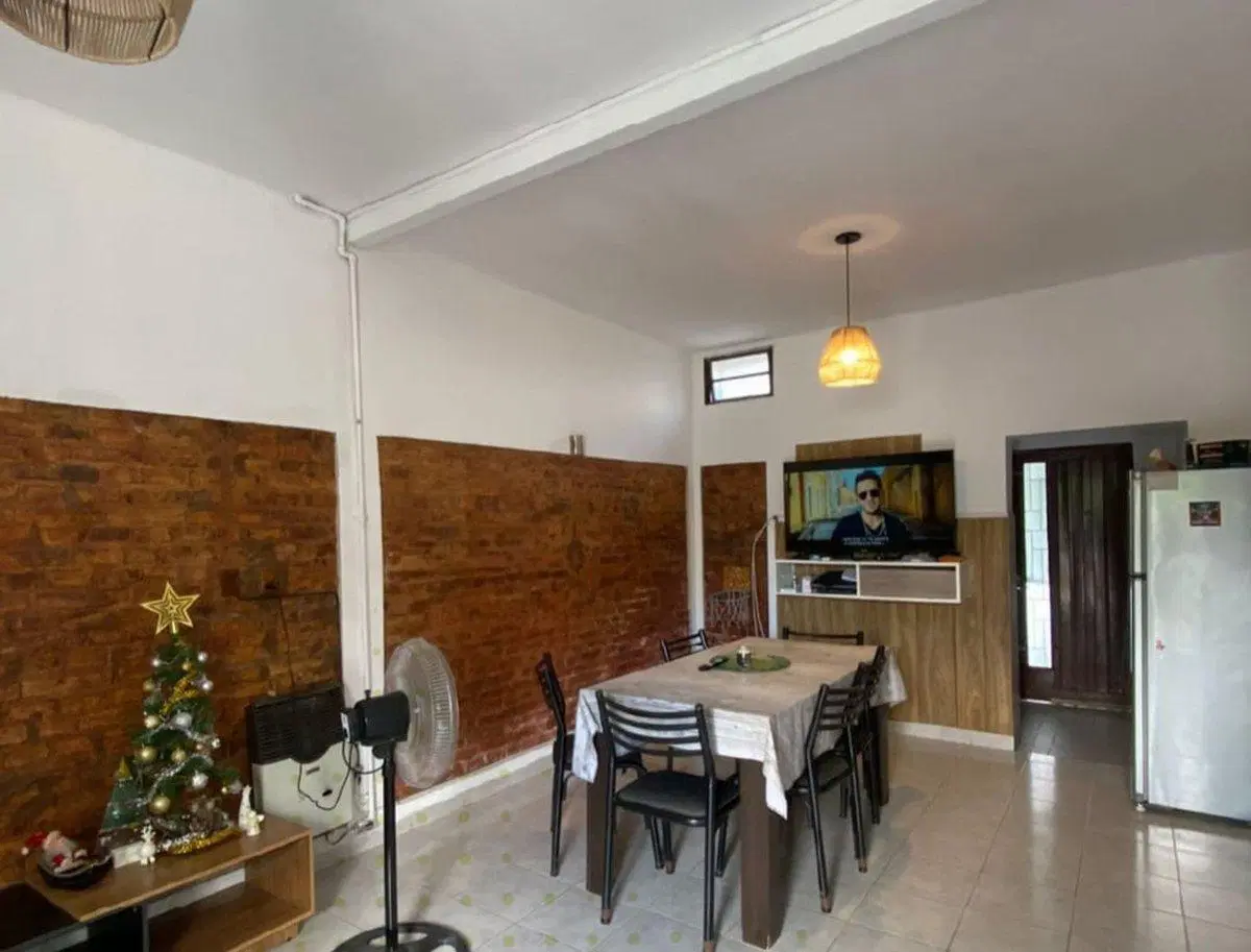 CASA,  2 DORMITORIOS EN  BARRIO ROCA. 3