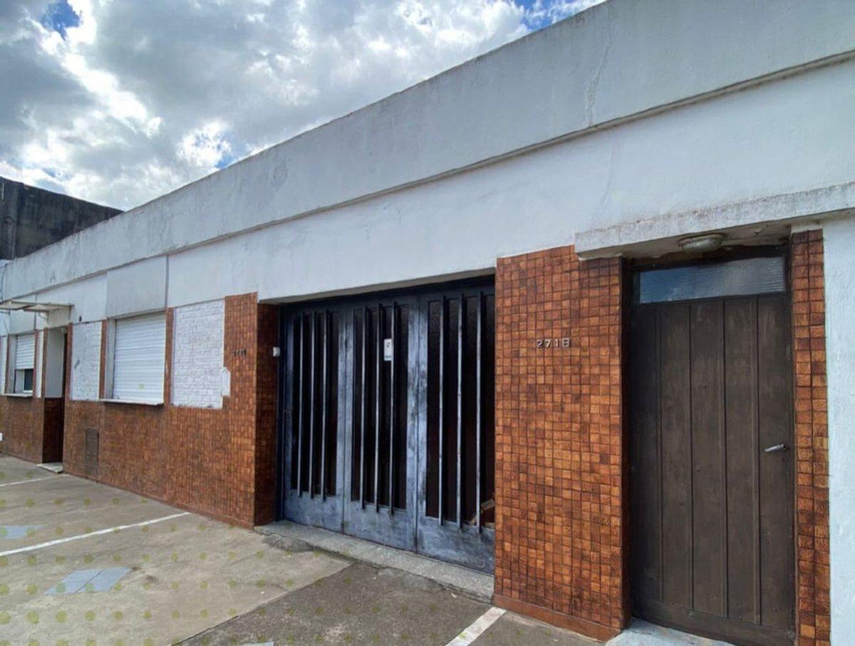 CASA, 2 DORMITORIOS EN BARRIO ROCA.