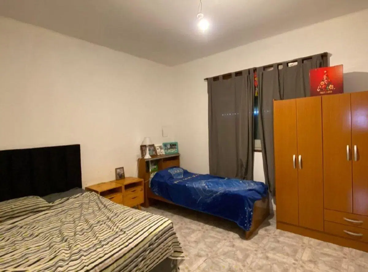 CASA,  2 DORMITORIOS EN  BARRIO ROCA. 4