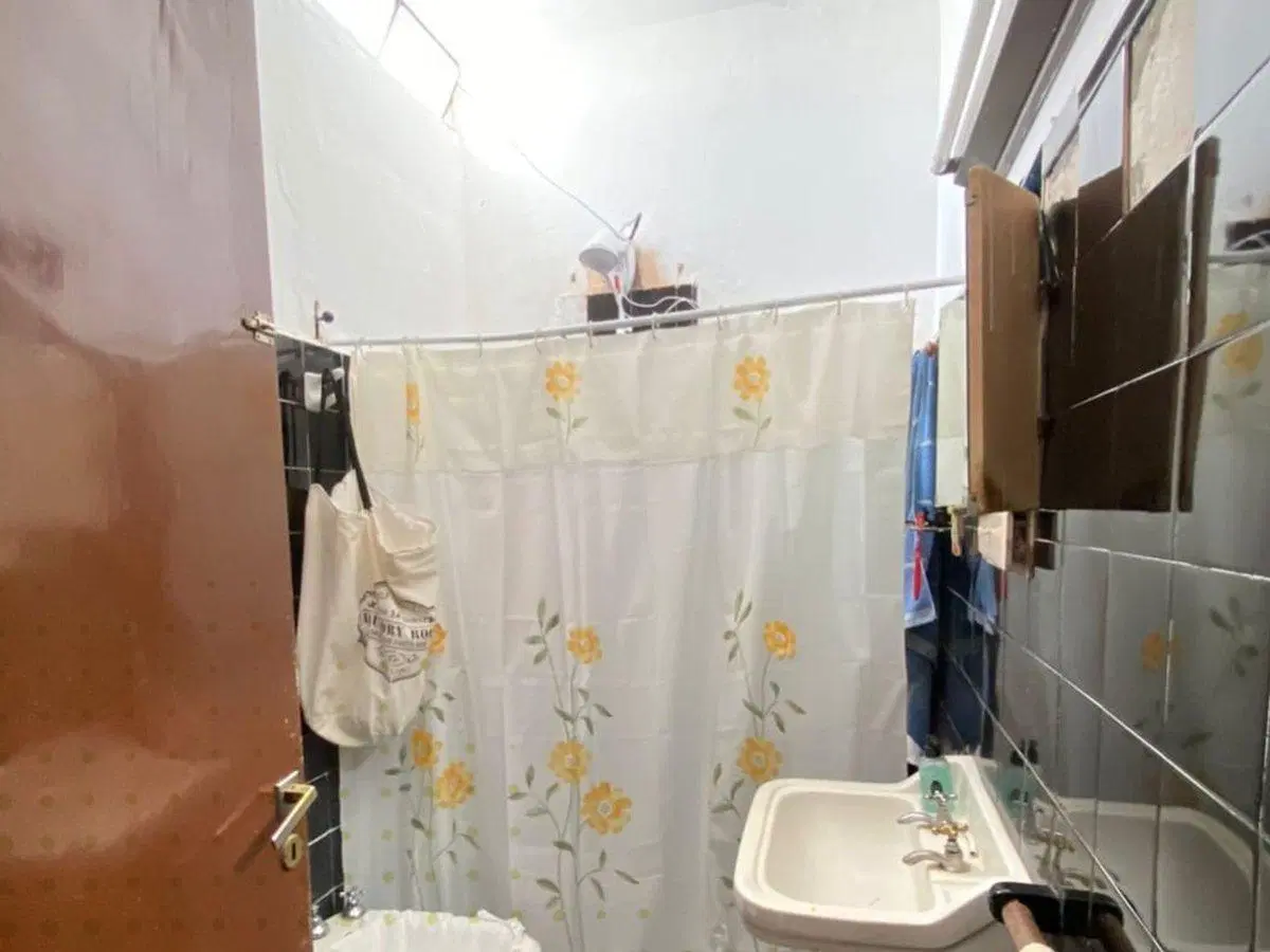 CASA,  2 DORMITORIOS EN  BARRIO ROCA. 2