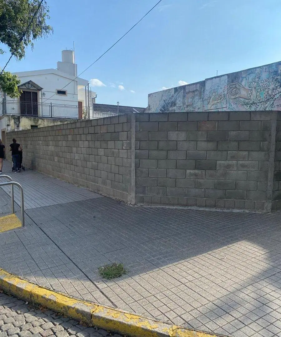 SE VENDE ESQUINA CASA CON LOTE 5