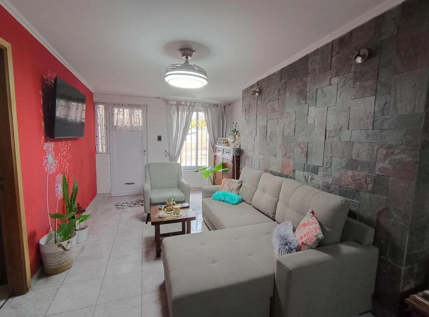 VENTA CASA, 3 DORMITORIOS, BARRIO LA MILKA 2