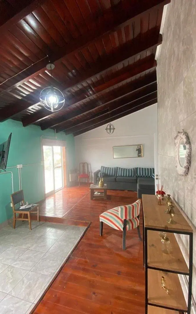 VENTA CASA 4 DORMITORIOS MAS DEPTO. 5
