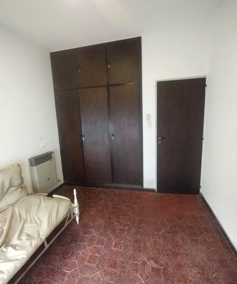 CASA EN VENTA,  3 DORMITORIOS EN BARRIO CATEDRAL. 4