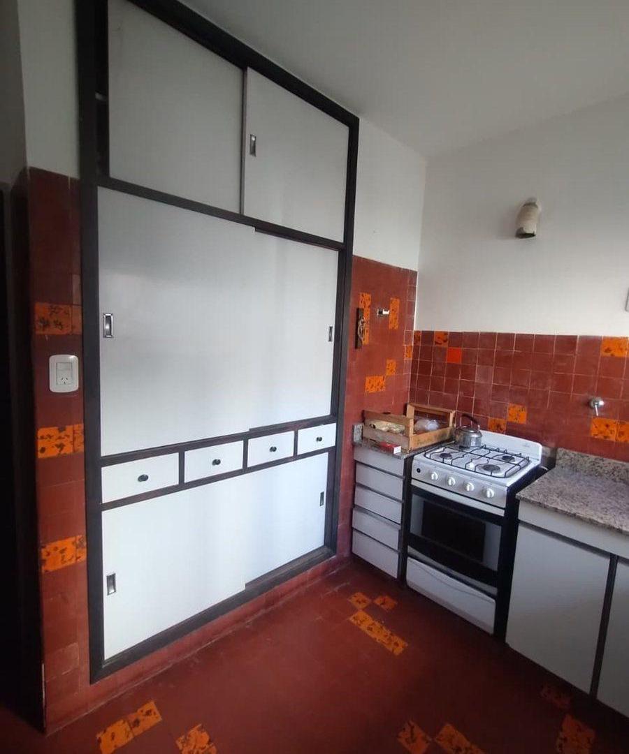 Foto de CASA EN VENTA, 3 DORMITORIOS EN BARRIO CATEDRAL., imagen 2