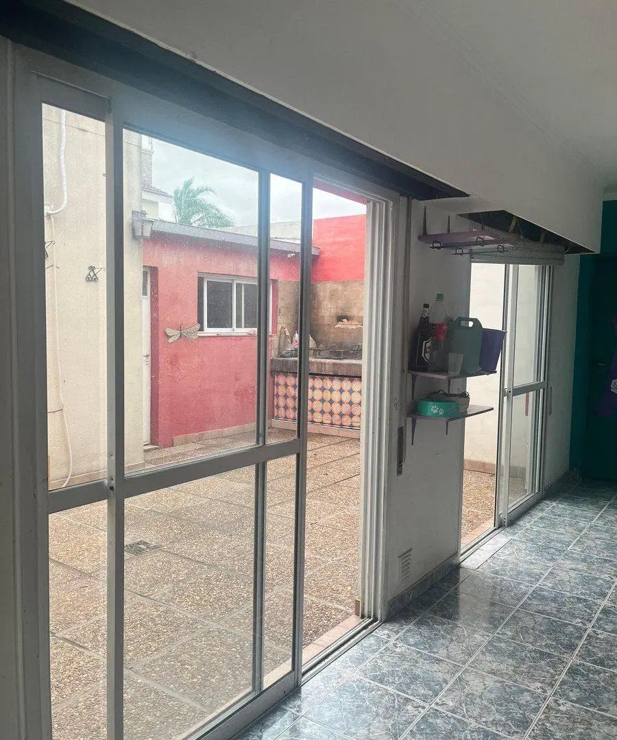 SE VENDE CASA - 2 HABITACIONES- BARRIO CATEDRAL 3