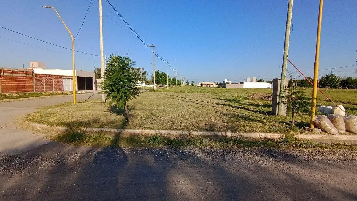 VENDO TERRENO NUEVA ITALIA EN ESQUINA 2
