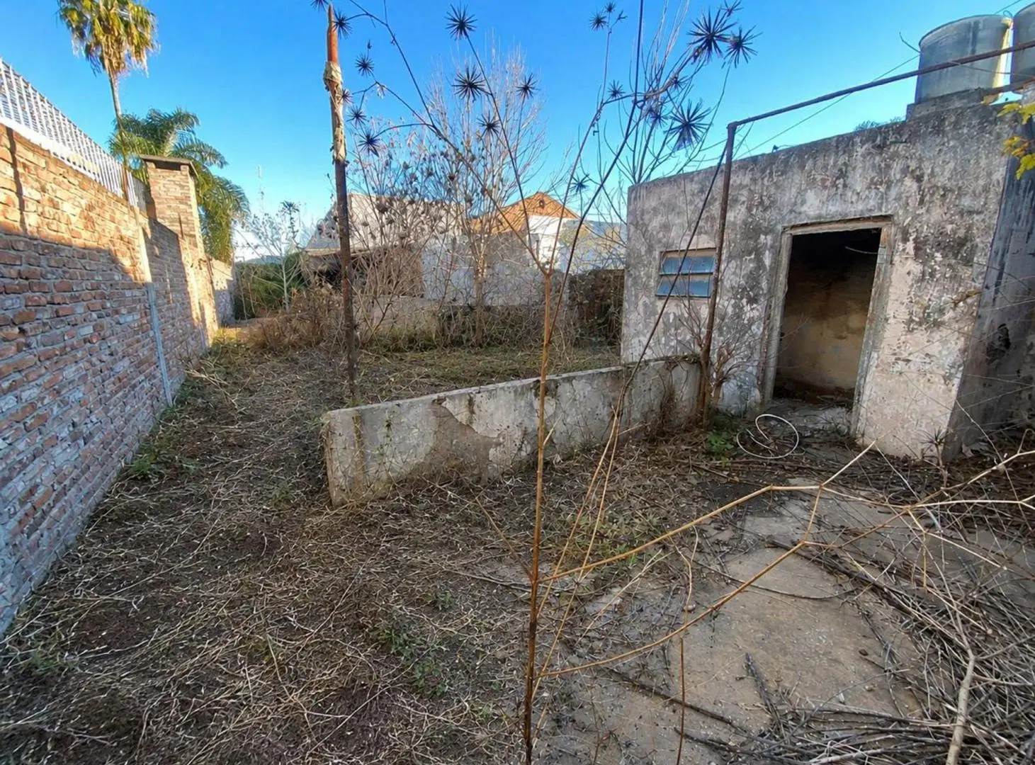 SE VENDE CASA CON TERRENO |  BARRIO ITURRASPE 3
